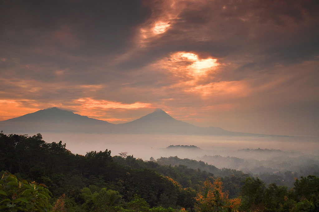 Borobudur Sunrise One Day Tour, Magelang, Indonesia | YOEXPLORE