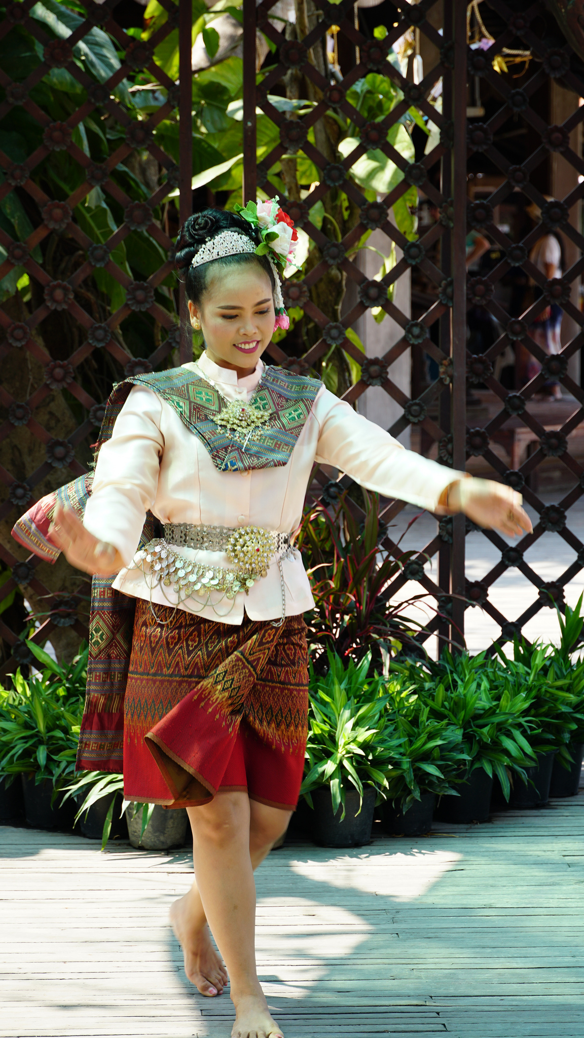 thai-dance-performance