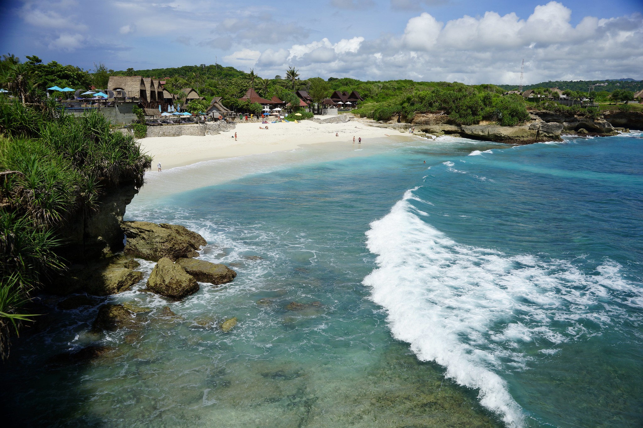 Akomodasi Nusa Lembongan: D'Nusa Beach Club and Resort | Bali